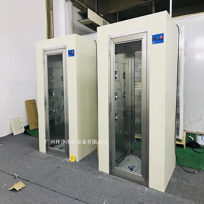 風(fēng)淋室通道是潔凈室、實(shí)驗(yàn)室中必不可少的潔凈配套設(shè)備